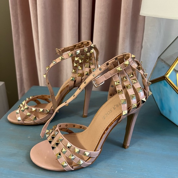 Elegant heels! - Picture 1 of 3